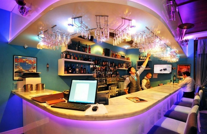 Imagen del bar/restaurante del Hotel The Crown, Baku. Foto 5