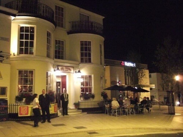 Imagen de los exteriores del Hotel The Crown, Binstead. Foto 17