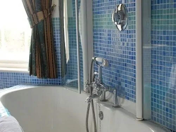 Imagen de la habitación del Hotel The Crown House. Foto 11