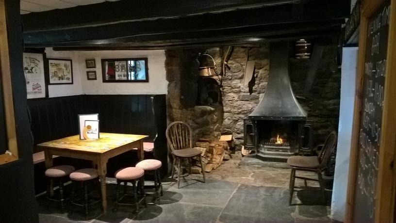 Imagen del bar/restaurante del Hotel The Crown Inn, Bodmin. Foto 2