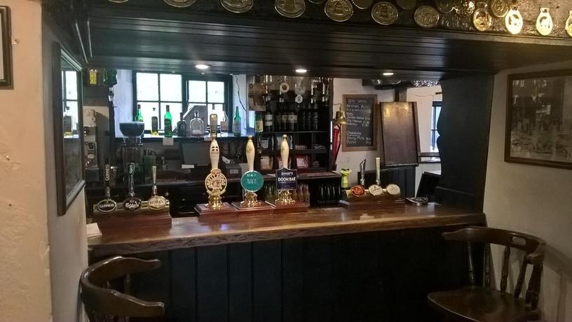 Imagen del bar/restaurante del Hotel The Crown Inn, Bodmin. Foto 4