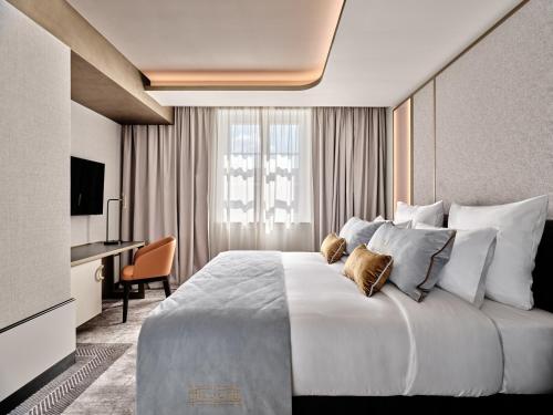 Imagen de la habitación del Hotel The Crown Krakow - Handwritten Collection. Foto 18