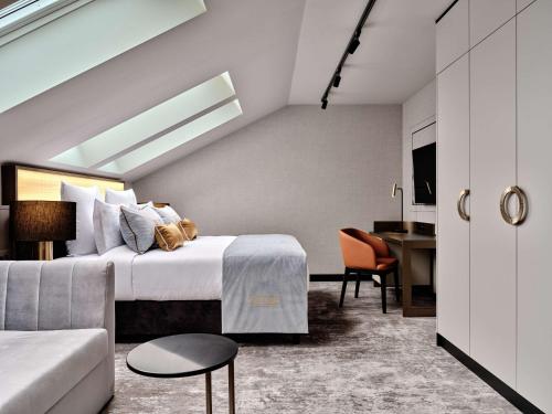 Imagen de la habitación del Hotel The Crown Krakow - Handwritten Collection. Foto 20