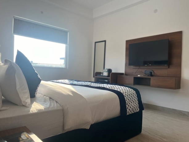 Imagen de la habitación del Hotel The Crown Prince, Greater Noida. Foto 3