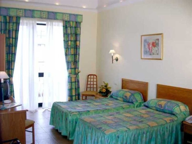 Imagen general del Hotel The Crown, QAWRA. Foto 2