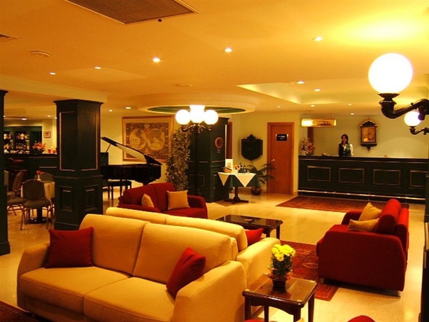 Imagen general del Hotel The Crown, QAWRA. Foto 3