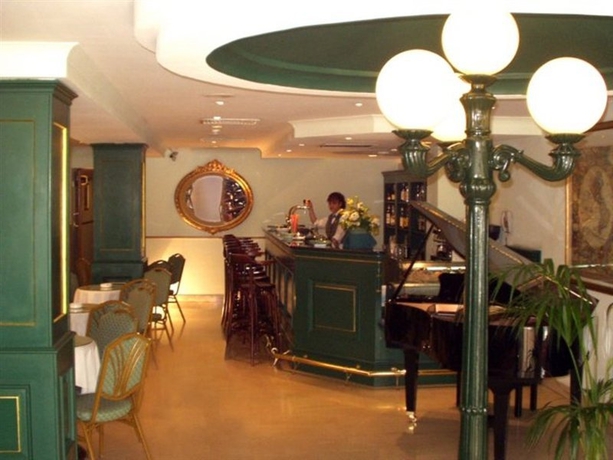 Imagen general del Hotel The Crown, QAWRA. Foto 4