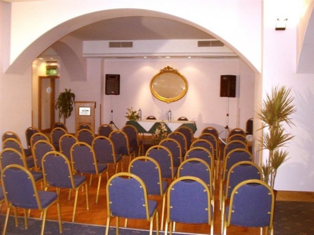 Imagen general del Hotel The Crown, QAWRA. Foto 5
