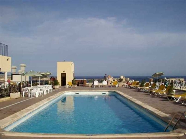Imagen general del Hotel The Crown, QAWRA. Foto 6