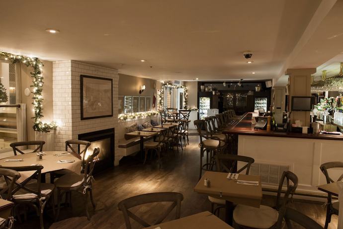 Imagen del bar/restaurante del Hotel The Crown and Anchor Inn. Foto 5
