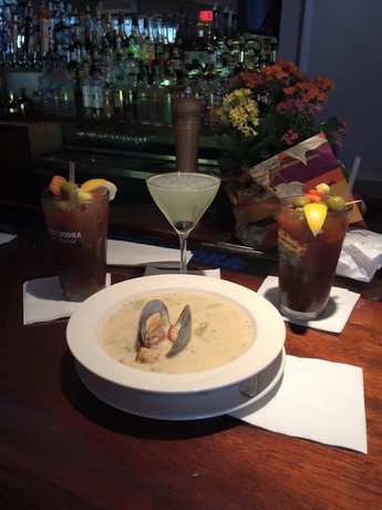 Imagen del bar/restaurante del Hotel The Crown and Anchor Inn. Foto 7