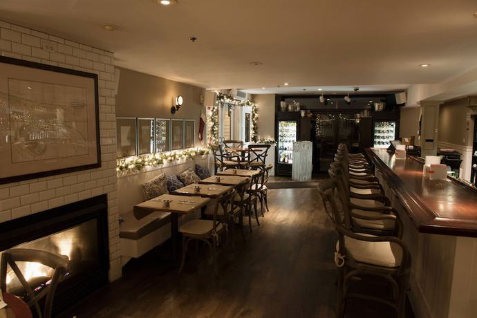Imagen del bar/restaurante del Hotel The Crown and Anchor Inn. Foto 8