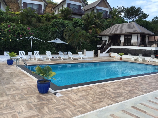 Imagen de la piscina del Hotel The Crow's Nest Resort. Foto 7