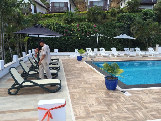 Imagen de la piscina del Hotel The Crow's Nest Resort. Foto 8