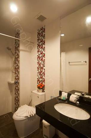 Imagen de la habitación del Hotel The Crystal Beach. Foto 2