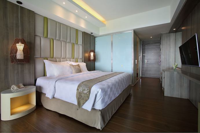 Imagen de la habitación del Hotel The Crystal Luxury Bay Resort Nusa Dua. Foto 4