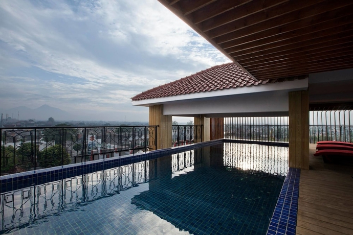 Imagen de la piscina del Hotel The Cube Malioboro. Foto 18
