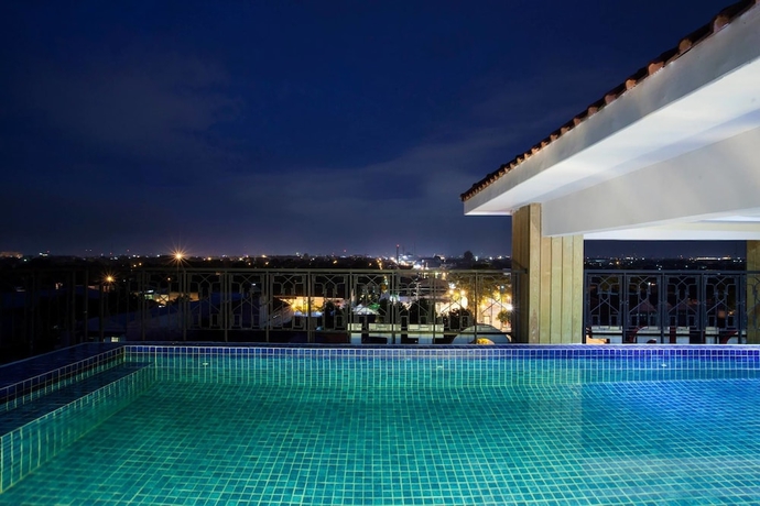 Imagen de la piscina del Hotel The Cube Malioboro. Foto 19