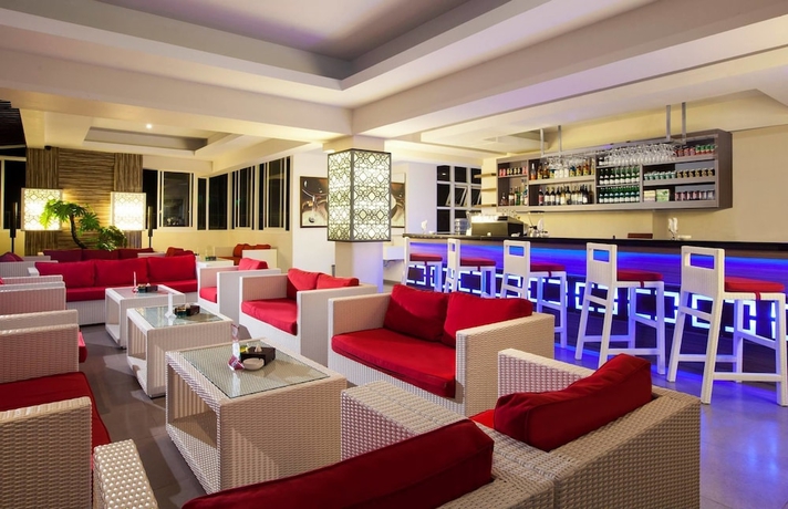 Imagen del bar/restaurante del Hotel The Cube Malioboro. Foto 6