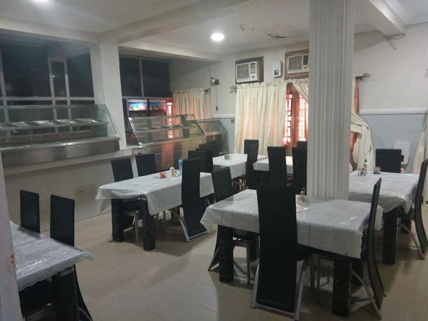 Imagen del bar/restaurante del Hotel The Cullens. Foto 2