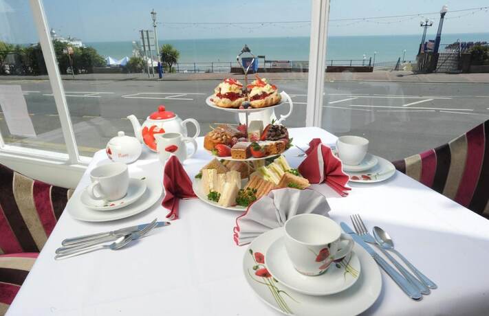Imagen del bar/restaurante del Hotel The Cumberland, Eastbourne. Foto 12