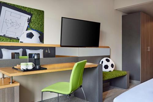 Imagen de la habitación del Hotel The Curve BayArena. Foto 11