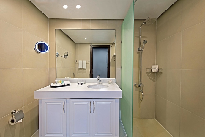 Imagen de la habitación del Hotel The Curve. Foto 7