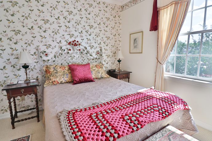 Imagen de la habitación del Hotel The Cypress Inn Bed and Breakfast. Foto 3