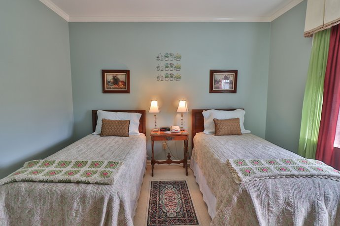 Imagen de la habitación del Hotel The Cypress Inn Bed and Breakfast. Foto 5