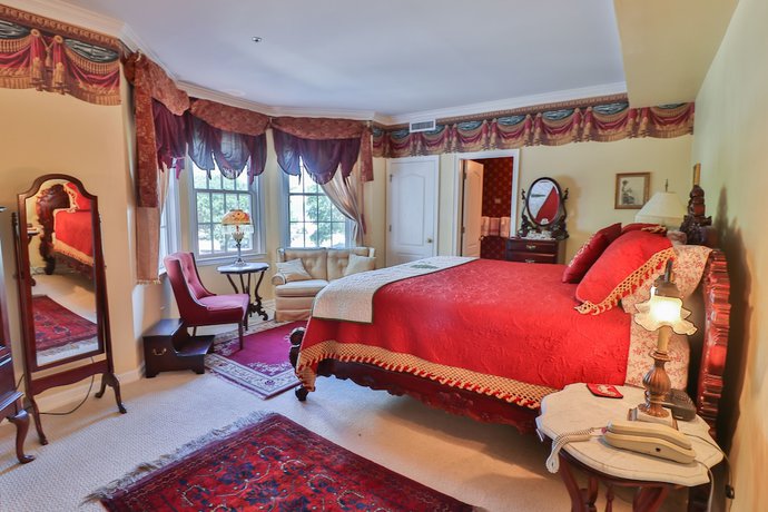 Imagen de la habitación del Hotel The Cypress Inn Bed and Breakfast. Foto 8