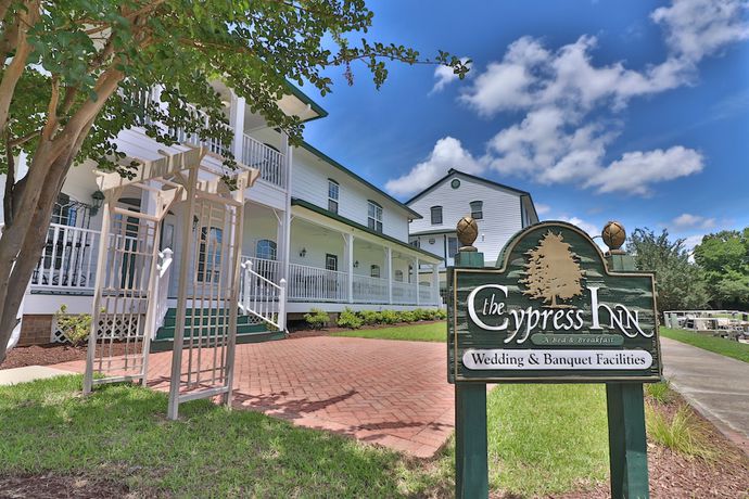 Imagen general del Hotel The Cypress Inn Bed and Breakfast. Foto 1