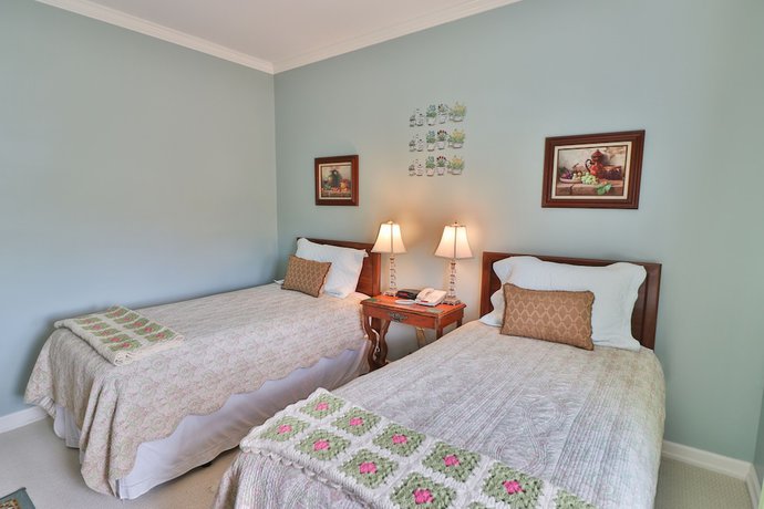 Imagen de la habitación del Hotel The Cypress Inn Bed and Breakfast. Foto 9