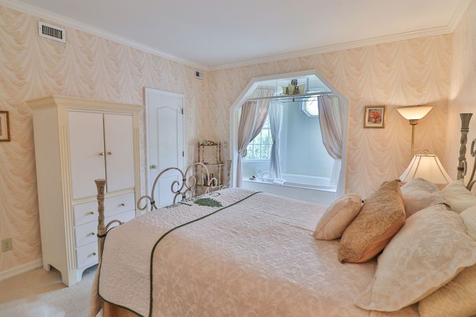 Imagen de la habitación del Hotel The Cypress Inn Bed and Breakfast. Foto 13