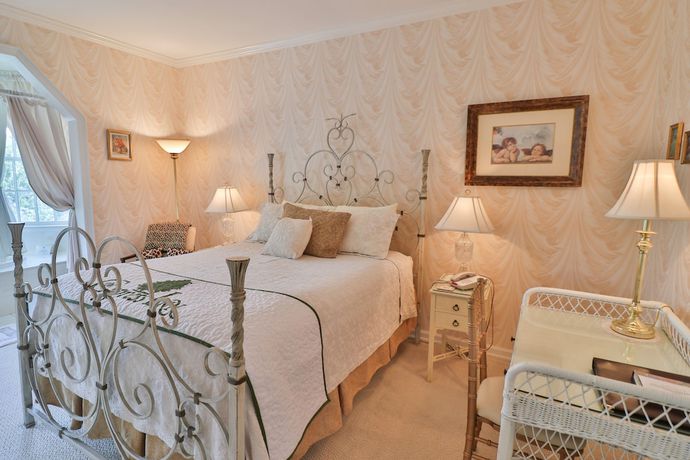 Imagen de la habitación del Hotel The Cypress Inn Bed and Breakfast. Foto 14
