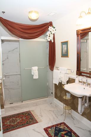 Imagen de la habitación del Hotel The Cypress Inn Bed and Breakfast. Foto 15