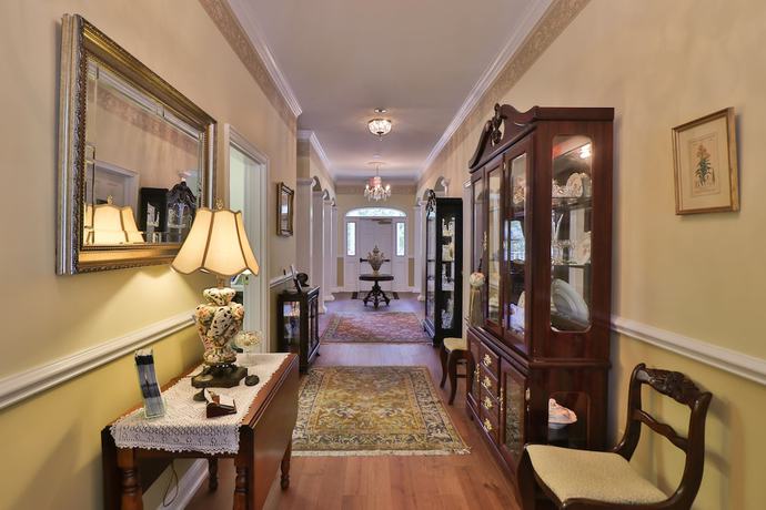Imagen de los interiores del Hotel The Cypress Inn Bed and Breakfast. Foto 20