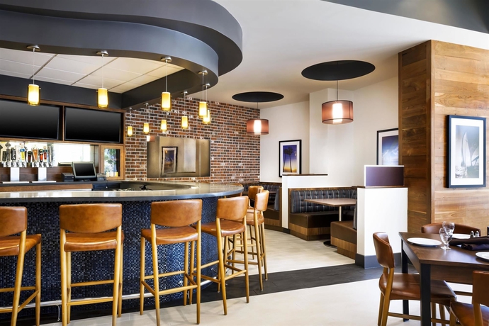 Imagen del bar/restaurante del Hotel The DEXTRO Little Italy, BW Premier Collection. Foto 4