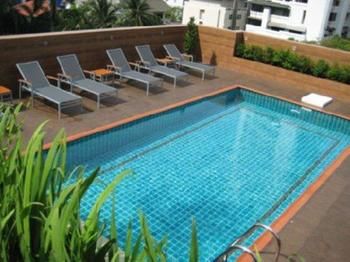 Imagen de la piscina del Hotel The Dawin. Foto 16