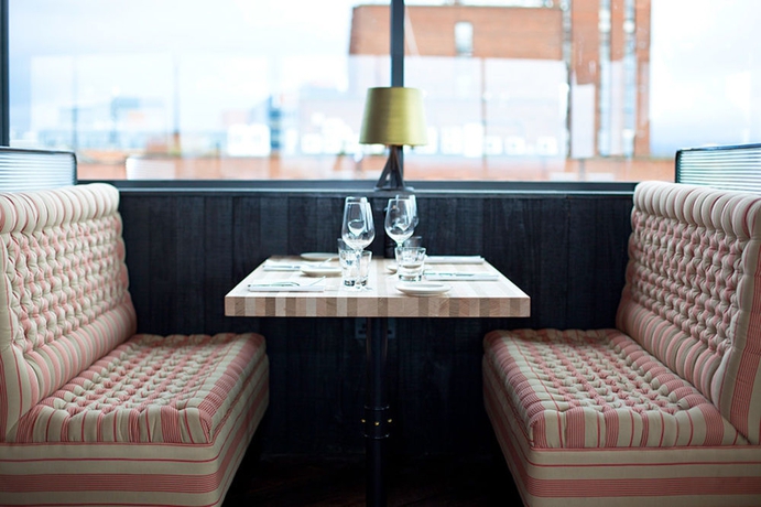 Imagen del bar/restaurante del Hotel The Dean Dublin. Foto 2