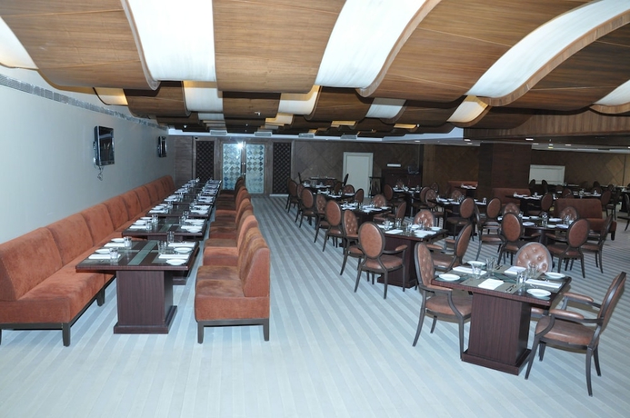 Imagen del bar/restaurante del Hotel The Deltin. Foto 2