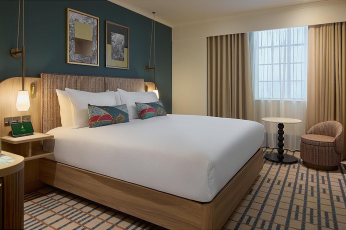 Imagen de la habitación del Hotel The Derby London City, Curio Collection By Hilton. Foto 6