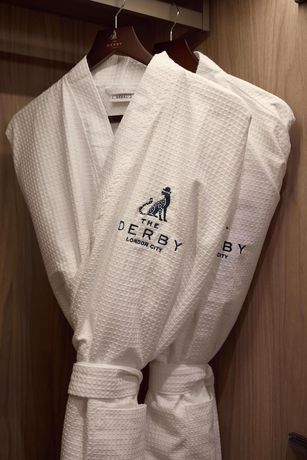 Imagen de la habitación del Hotel The Derby London City, Curio Collection By Hilton. Foto 9
