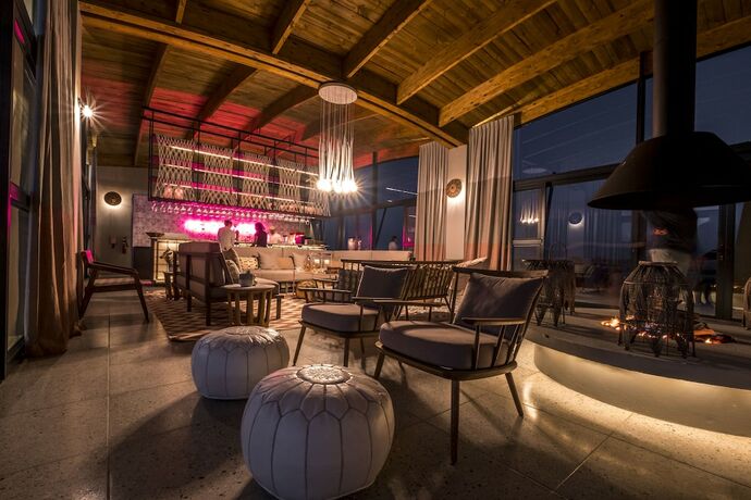 Imagen del bar/restaurante del Hotel The Desert Grace. Foto 16