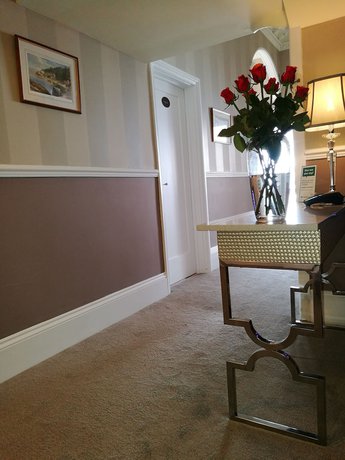 Imagen de los interiores del Hotel The Devon Court. Foto 18
