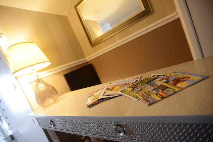 Imagen de los interiores del Hotel The Devon Court. Foto 19