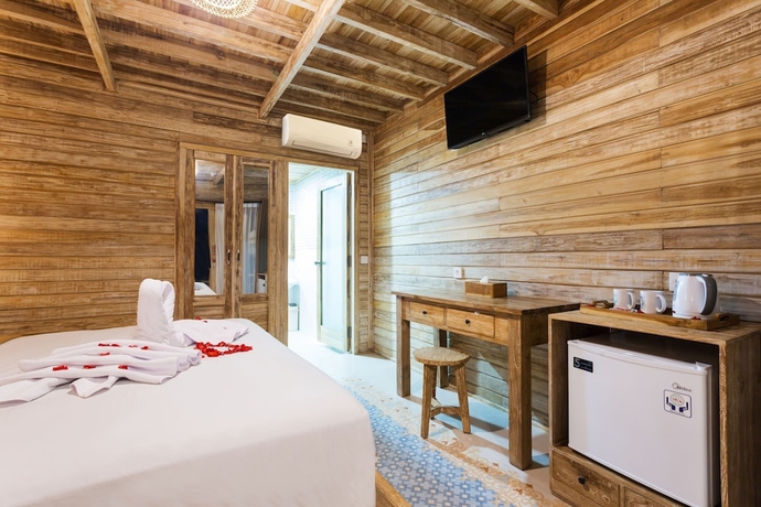 Imagen de la habitación del Hotel The Dewi Premier. Foto 12