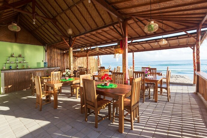 Imagen del bar/restaurante del Hotel The Dewi Sun Sun Suite. Foto 16