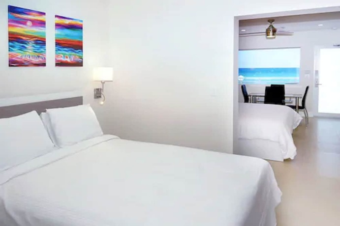 Imagen general del Hotel The Diane Oceanfront Suites. Foto 1