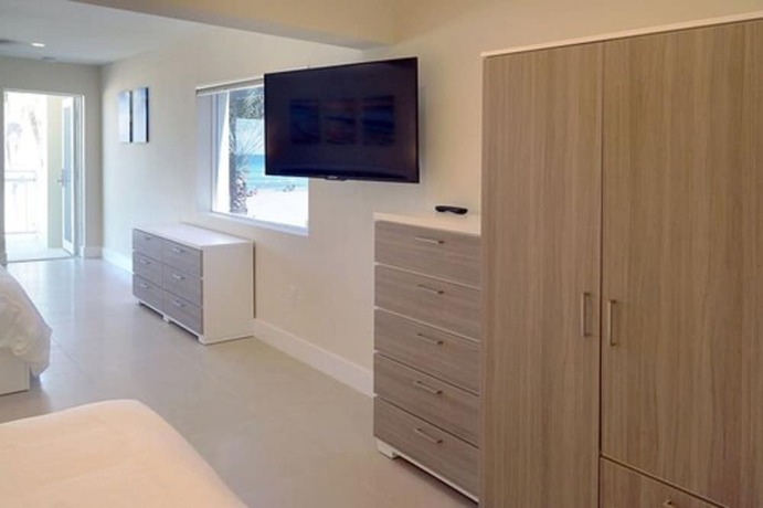 Imagen general del Hotel The Diane Oceanfront Suites. Foto 2