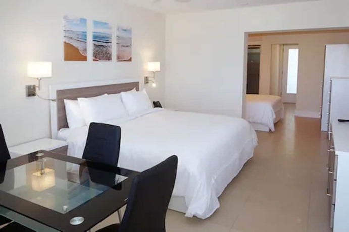 Imagen de la habitación del Hotel The Diane Oceanfront Suites. Foto 19